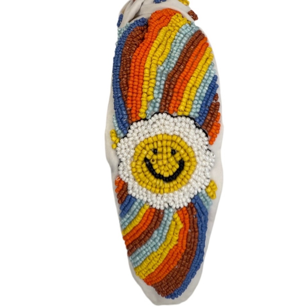 249. NEW The Groovy Daisy Flower Beaded Brooke Shade Designer Headband - Picture 1 of 4